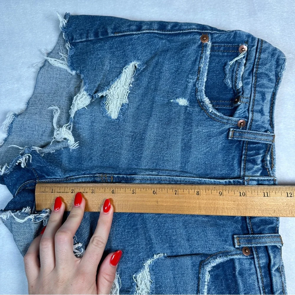 Abercrombie and Fitch the mom short high rise‎ distressed Jean denim cut off